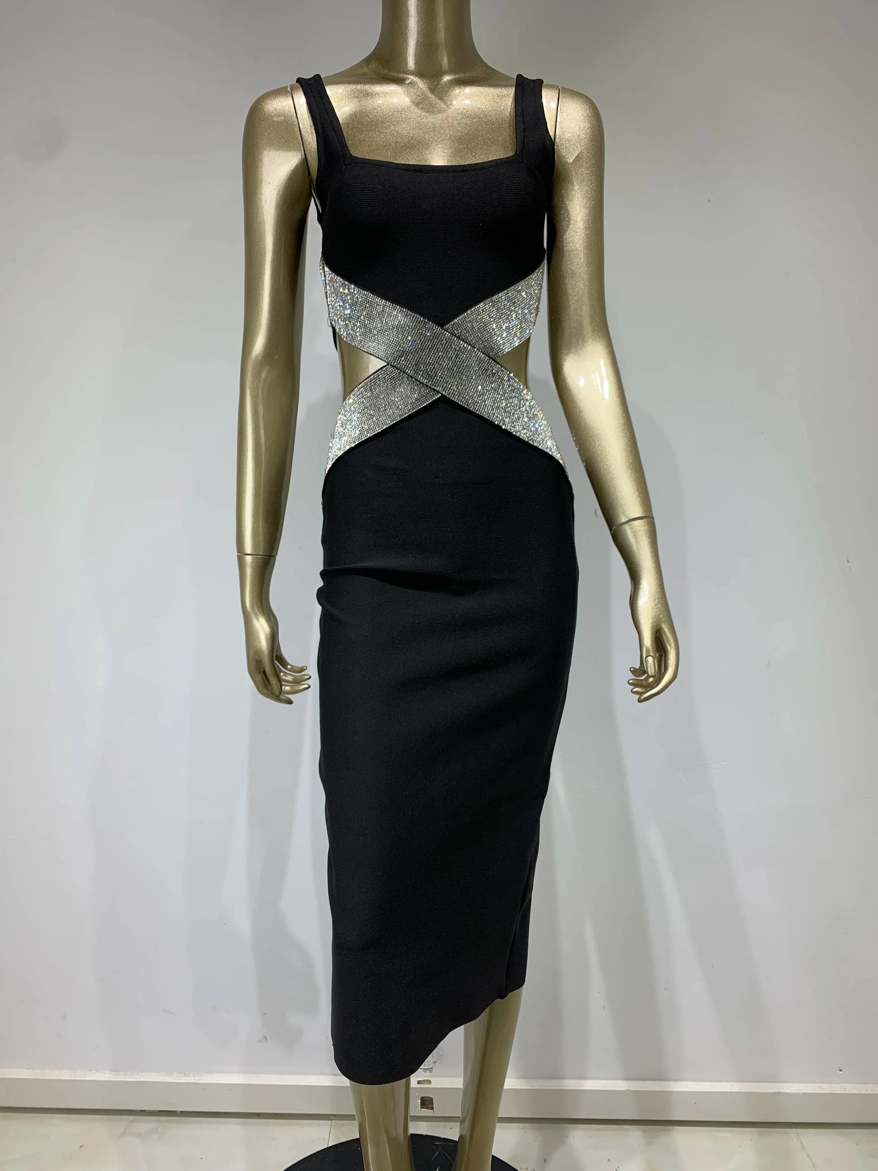 Chloe Enigma
 Sexy Backless V Neck Cutout Diamonds Black  Dress 2024 Elegant Evening Club Party Dress