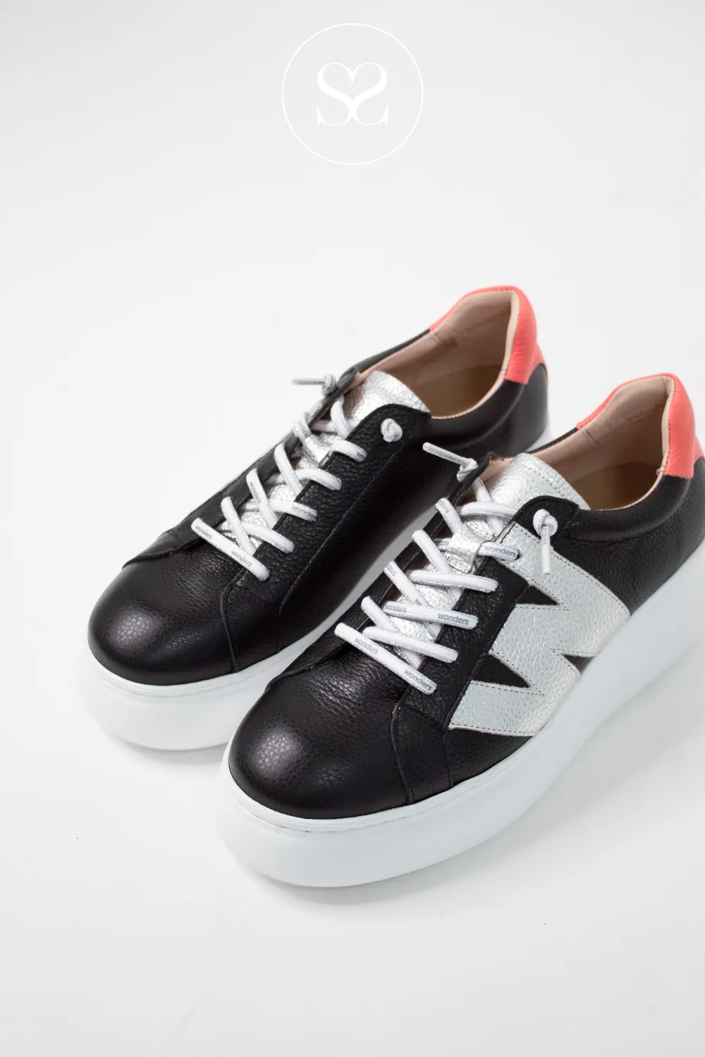 WONDERS A-2650 BLACK/SILVER/PINK LEATHER PULL ON CHUNKY TRAINERS